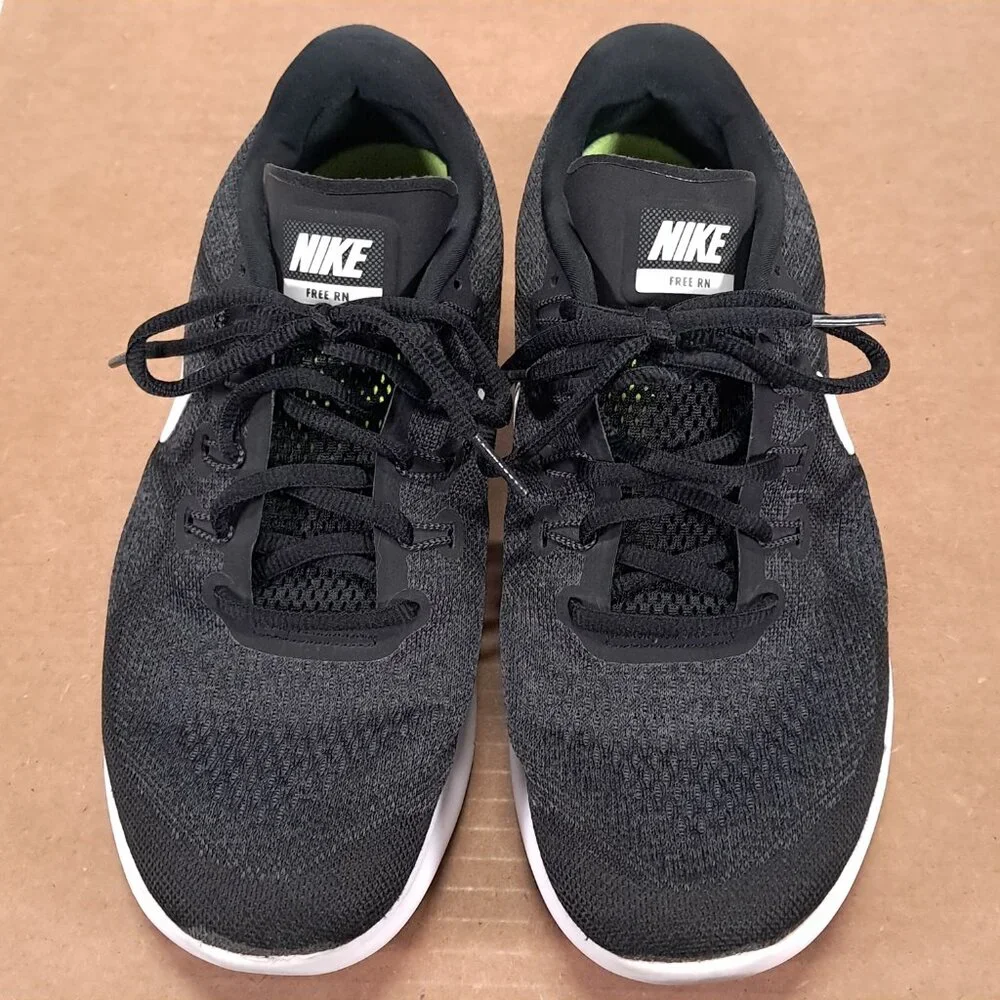 Nike Athletic Shoes Women 10 Free Rn Black White Running Sneakers 880840-001